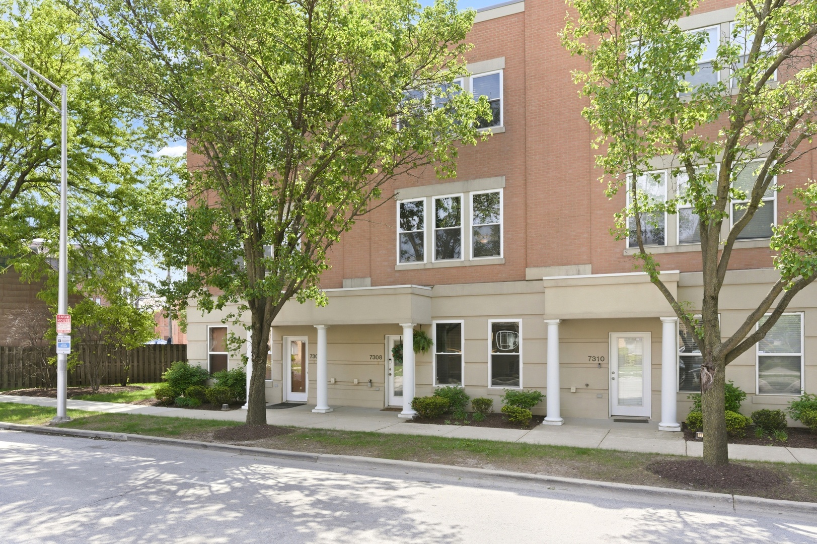 7308 CIRCLE Avenue #2M, Forest Park, IL 60130