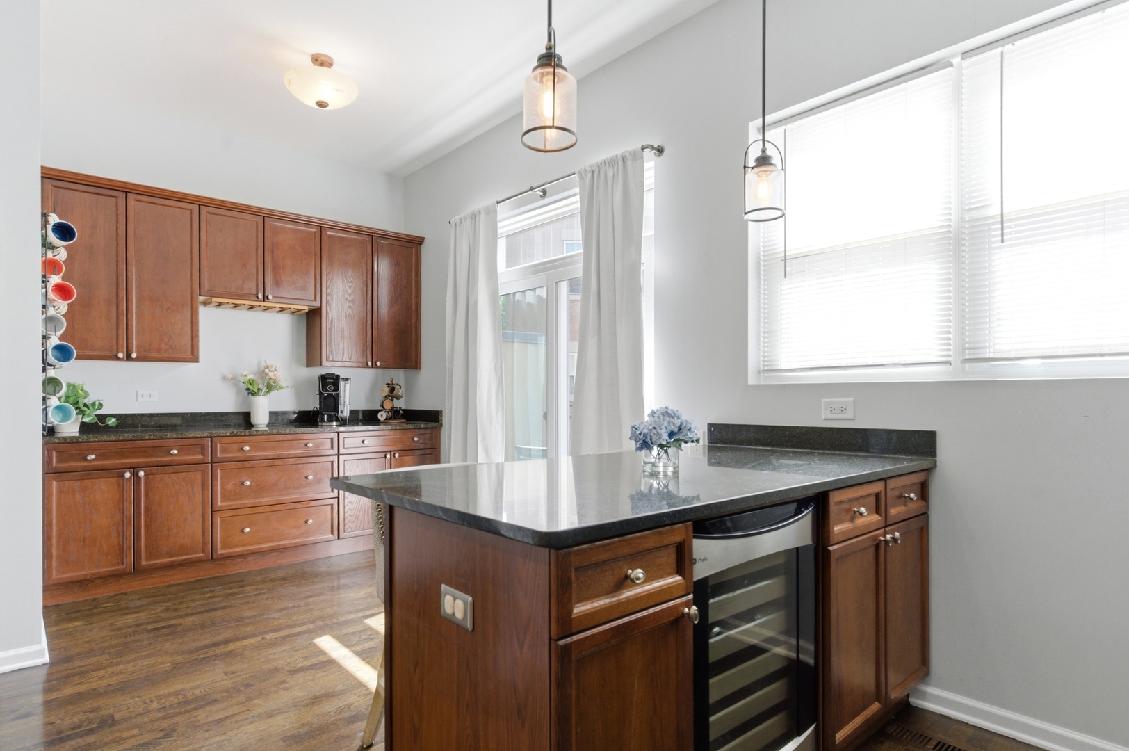 7308 CIRCLE Avenue #2M, Forest Park, IL 60130