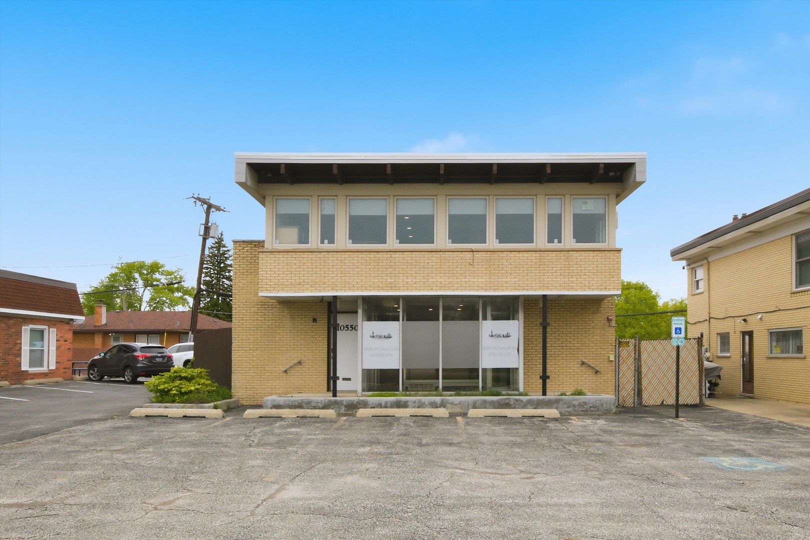 10550 W Cermak Road, Westchester, IL 60154