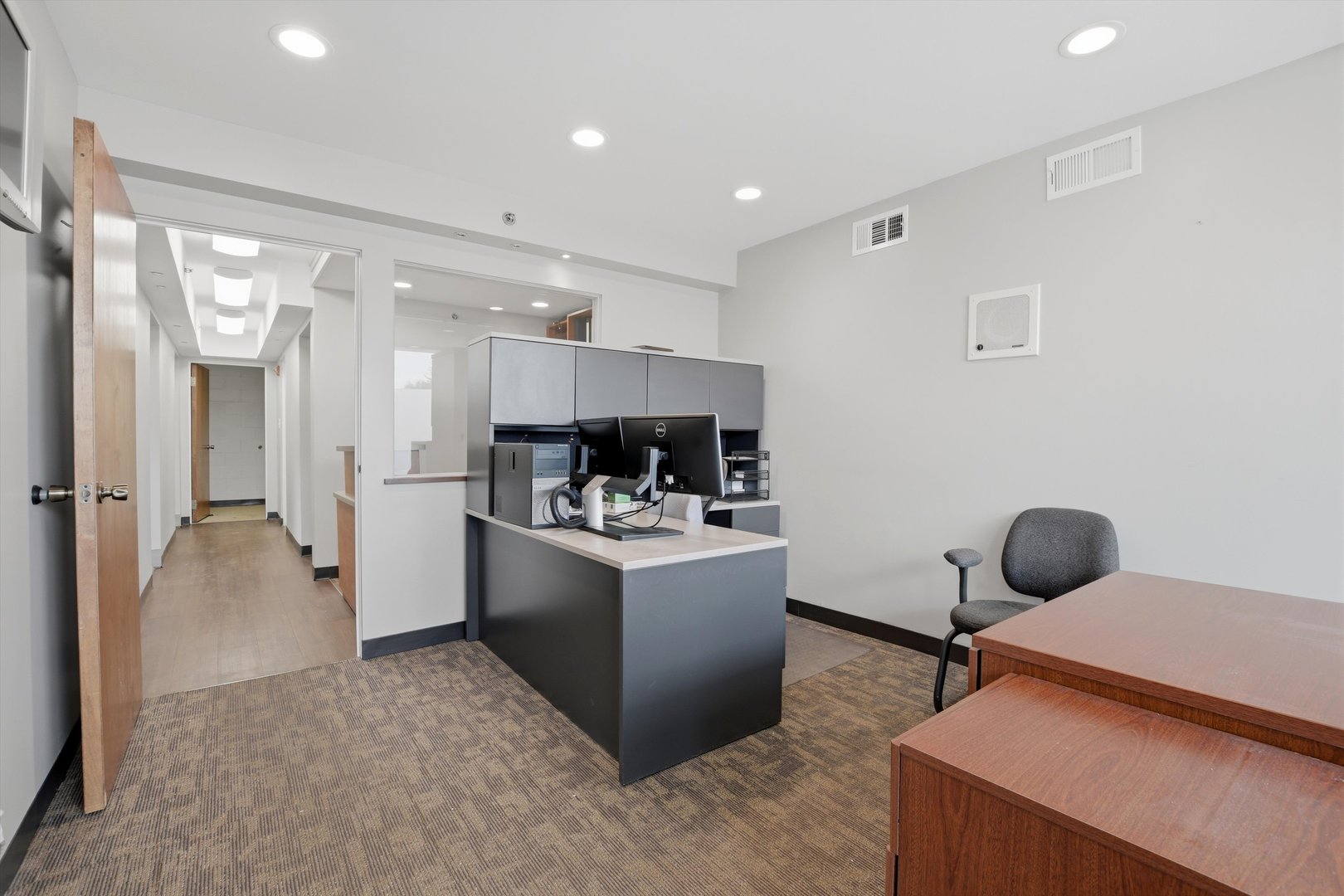 10550 W Cermak Road, Westchester, IL 60154