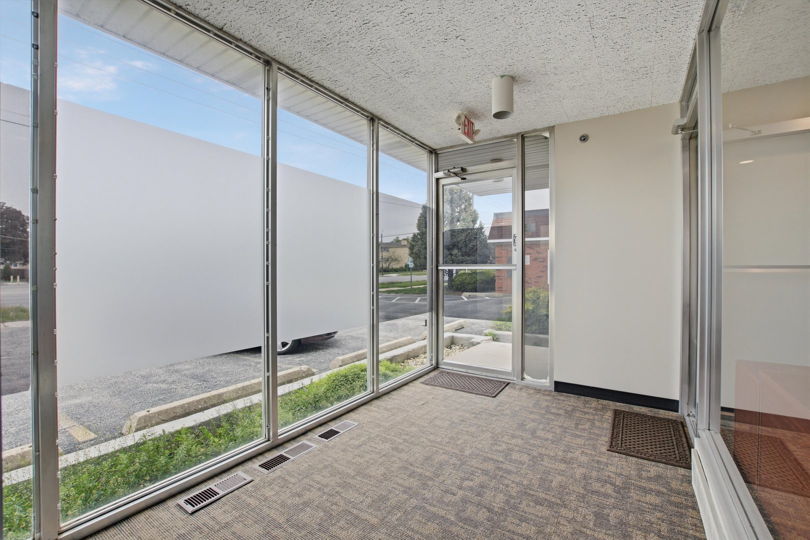 10550 W Cermak Road, Westchester, IL 60154