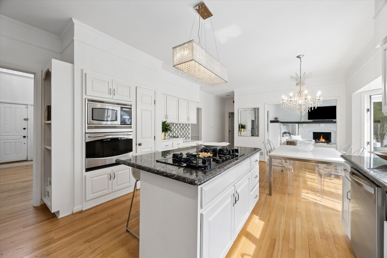 825 S BODIN Street, Hinsdale, IL 60521