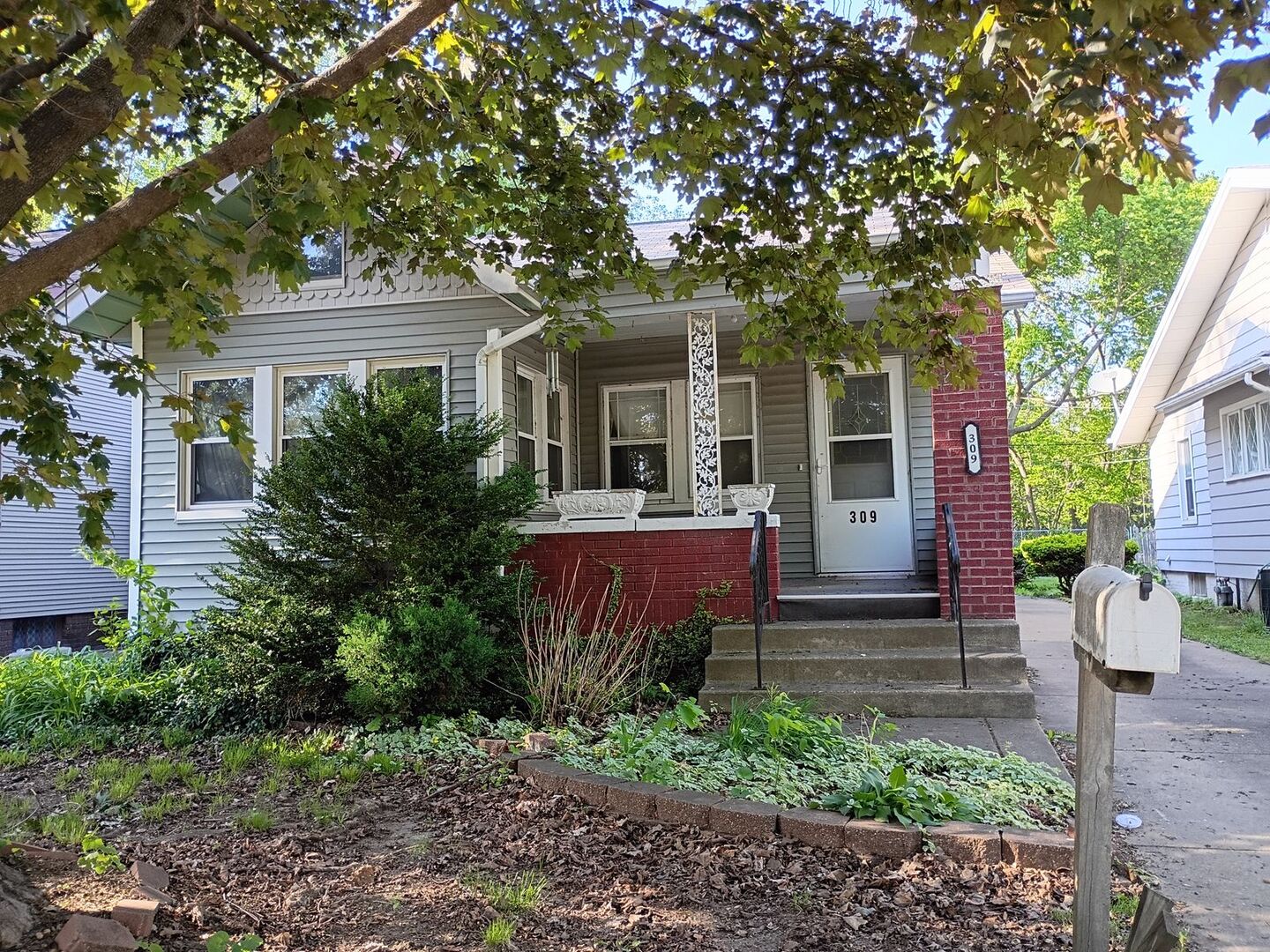 309 W Hanssler PI, Peoria, IL 61615