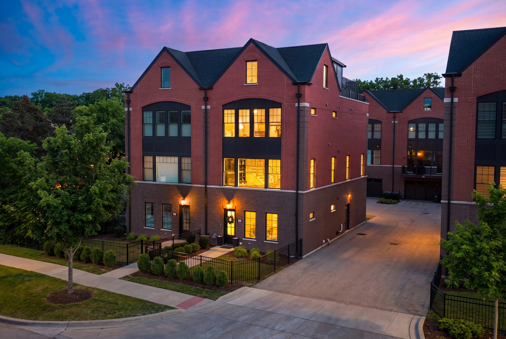 932 E Chicago Avenue, Naperville, IL 60540