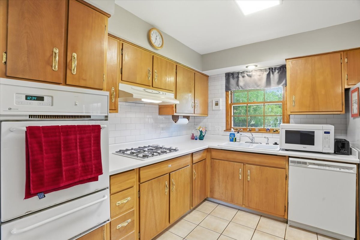 1046 Crane Boulevard, Libertyville, IL 60048