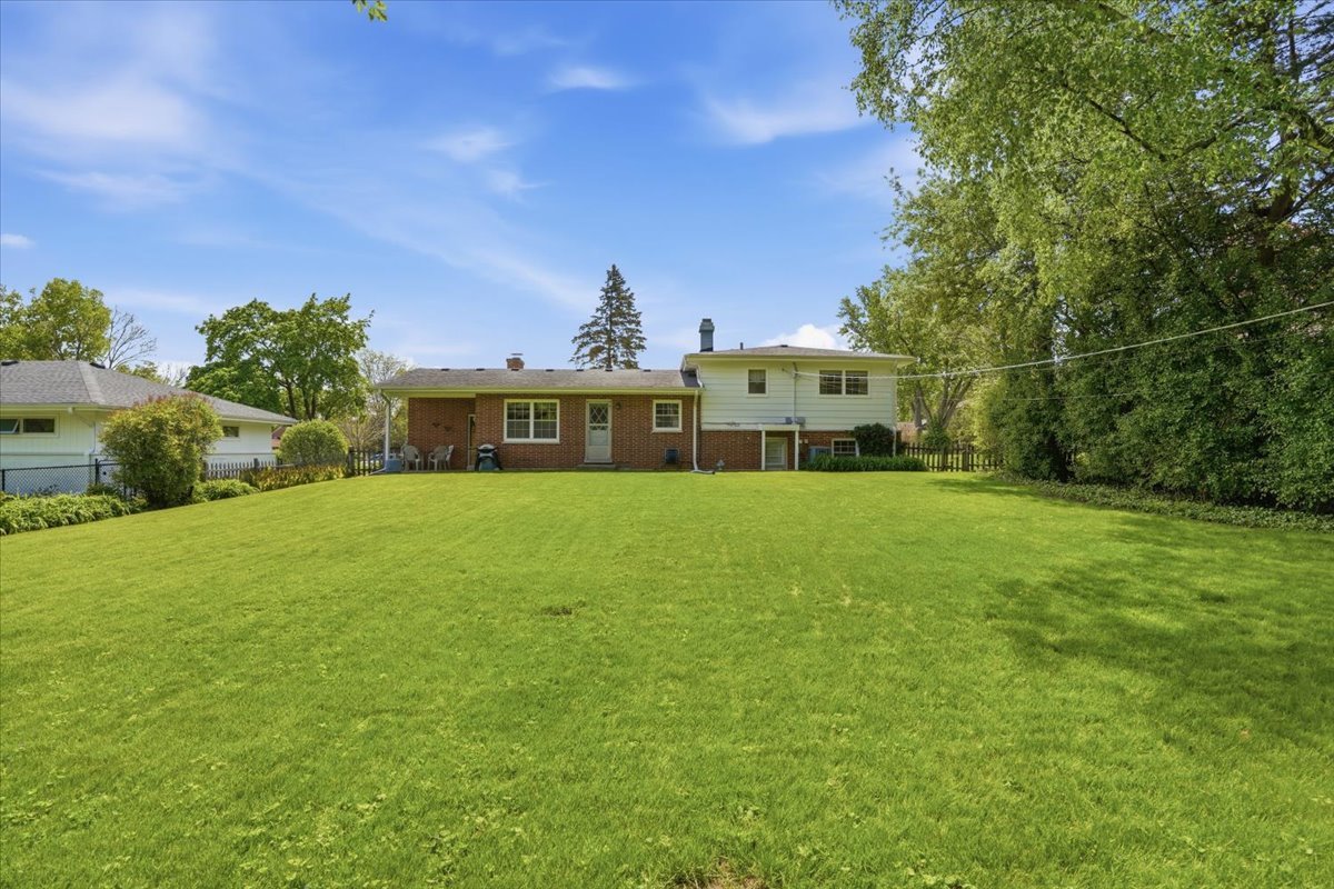 1046 Crane Boulevard, Libertyville, IL 60048
