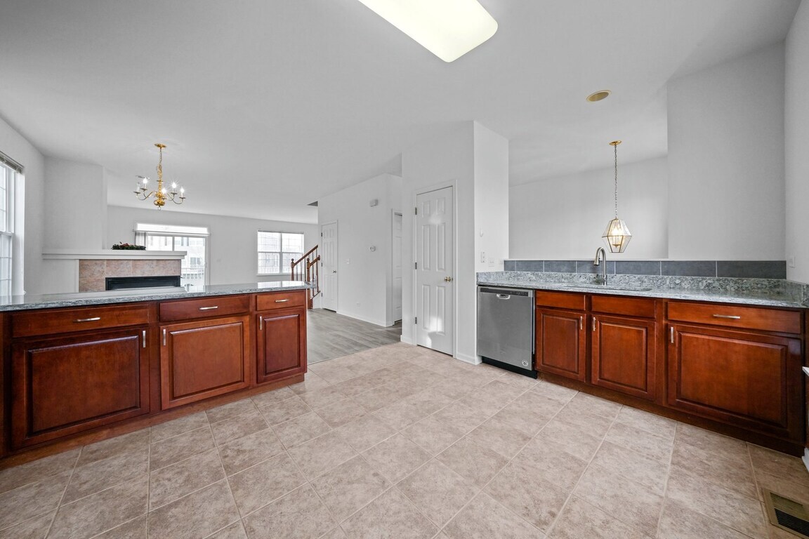 760 Lambert Lane #96-1, Bartlett, IL 60103