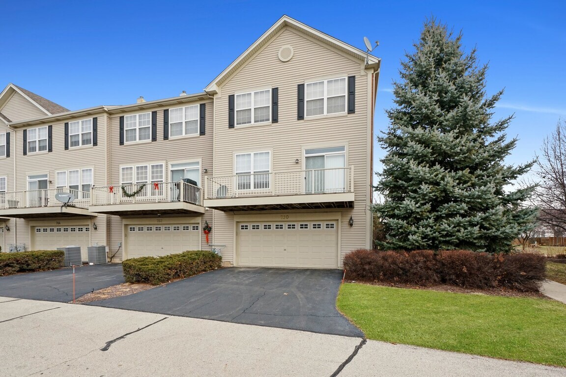 760 Lambert Lane #96-1, Bartlett, IL 60103