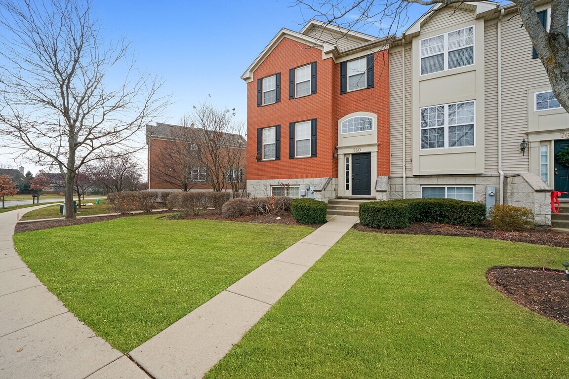 760 Lambert Lane #96-1, Bartlett, IL 60103