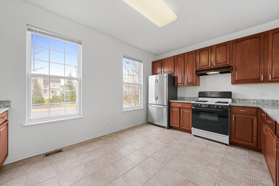 760 Lambert Lane #96-1, Bartlett, IL 60103