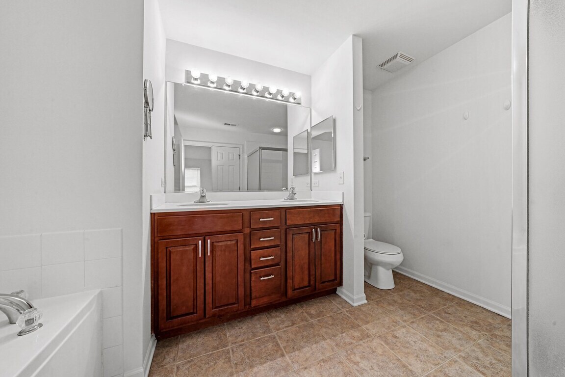 760 Lambert Lane #96-1, Bartlett, IL 60103