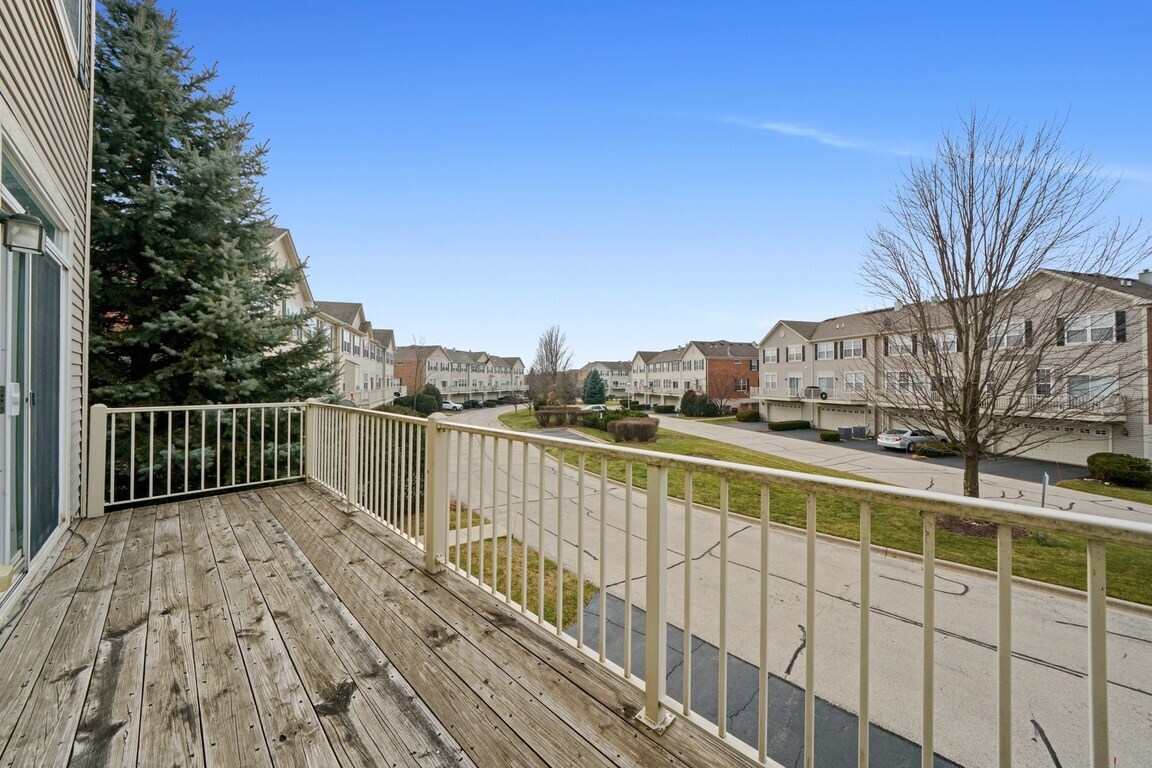 760 Lambert Lane #96-1, Bartlett, IL 60103