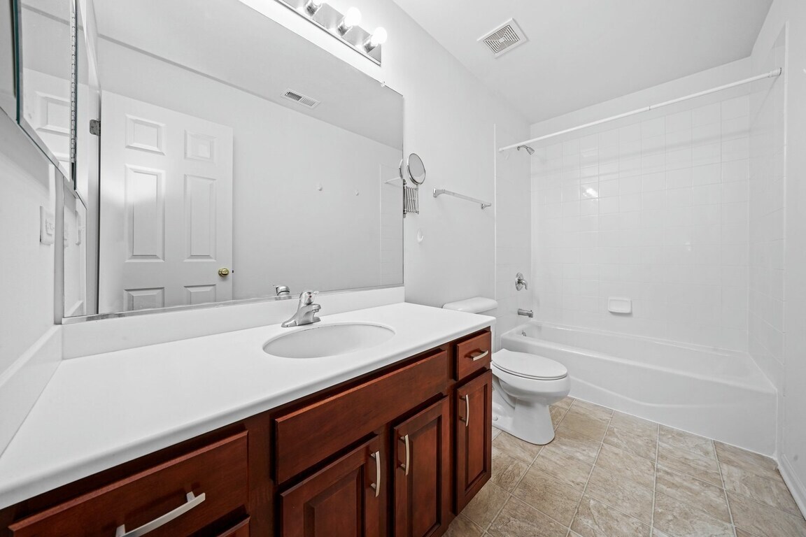 760 Lambert Lane #96-1, Bartlett, IL 60103