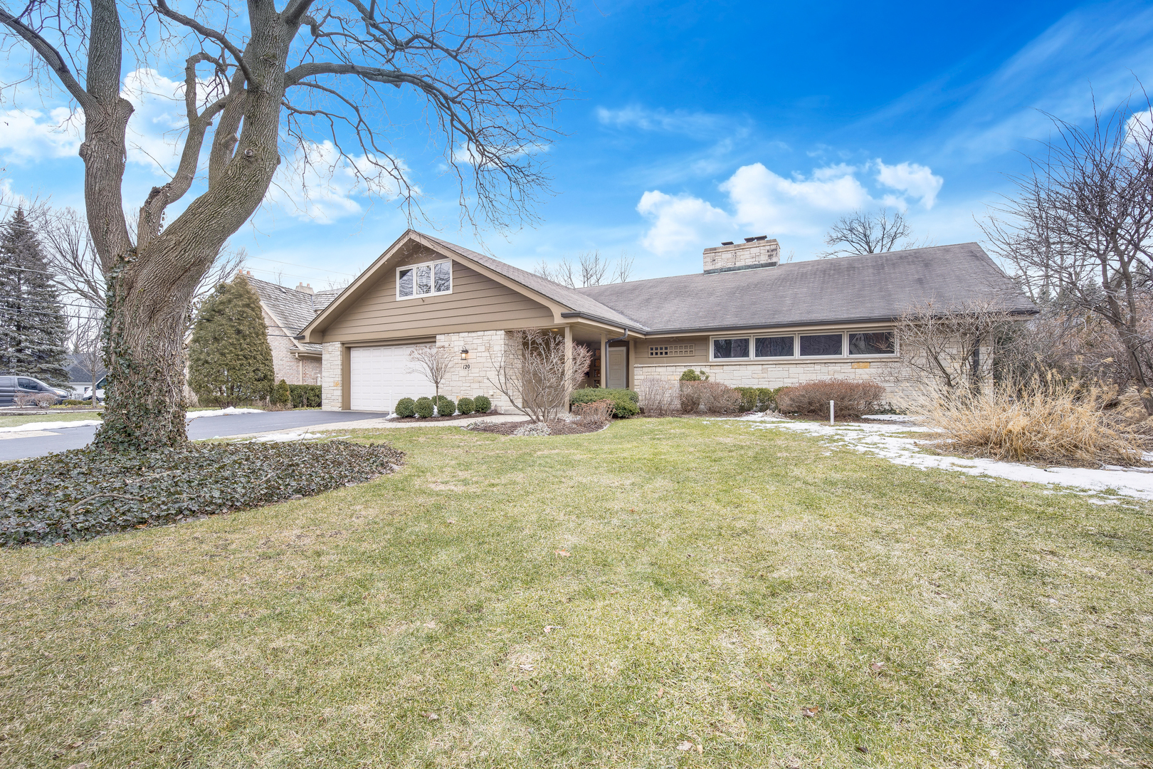 120 E 8th Street, Hinsdale, IL 60521