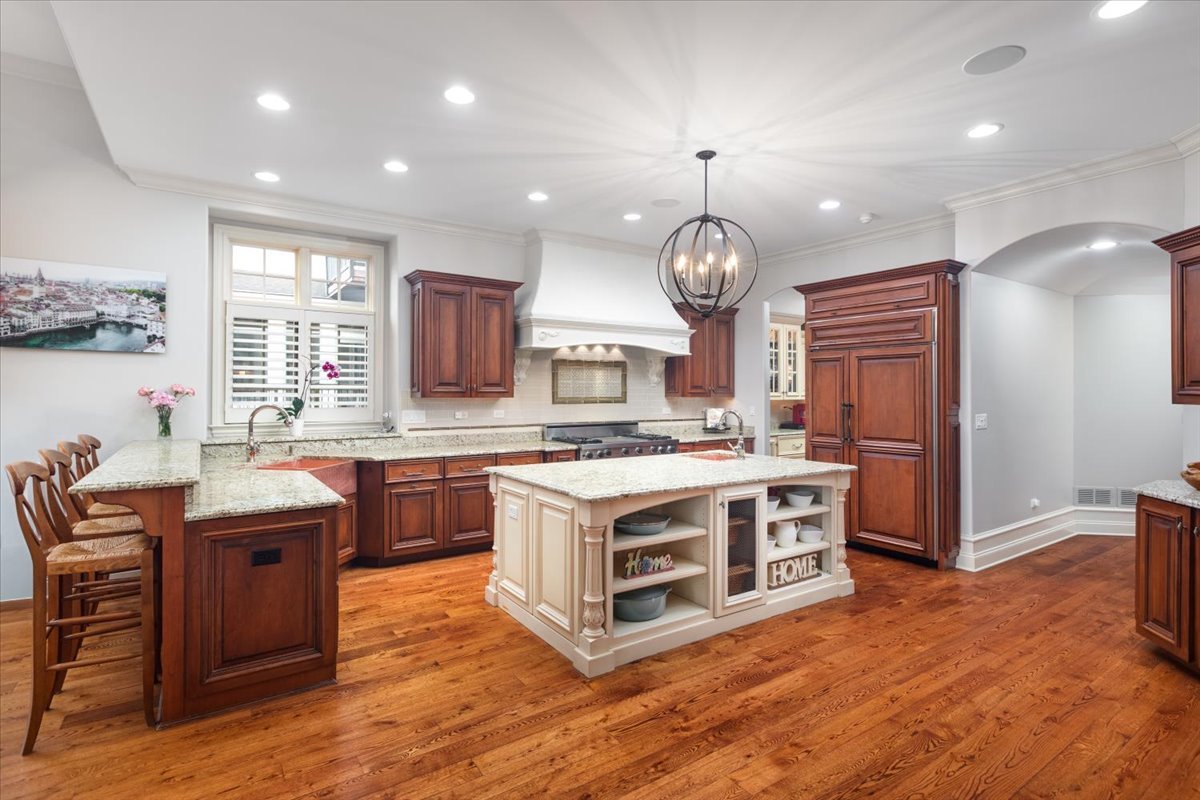 849 E Hillside Road, Naperville, IL 60540