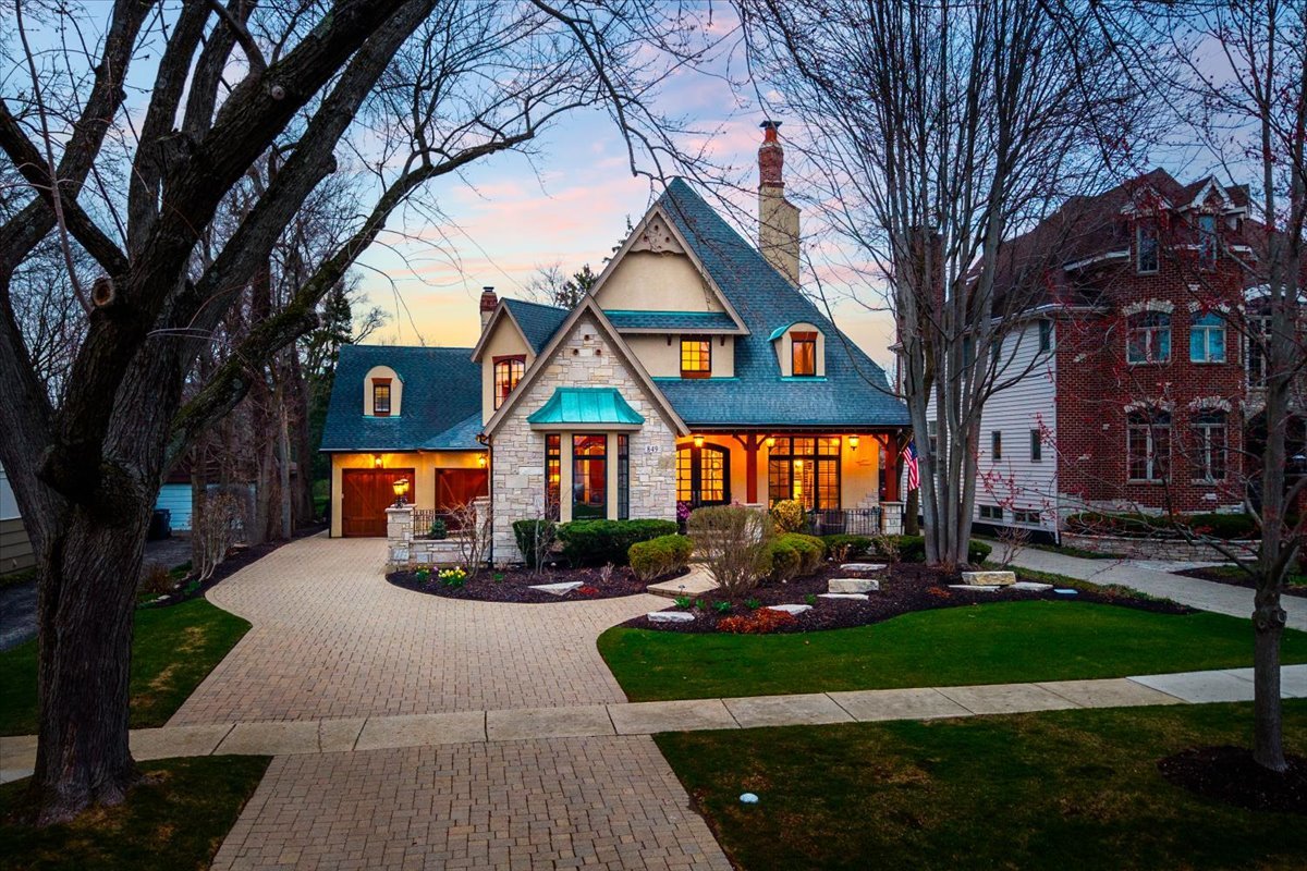 849 E Hillside Road, Naperville, IL 60540