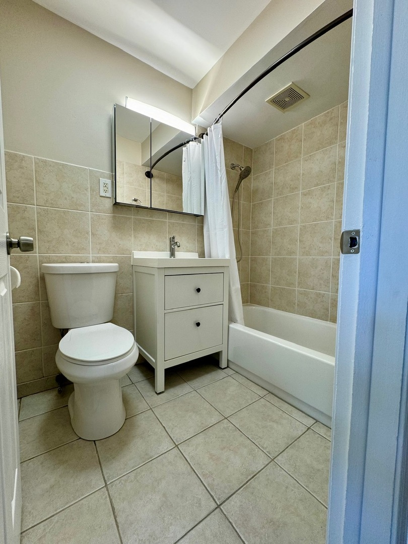 1105 Holiday Lane #7, Des Plaines, IL 60016