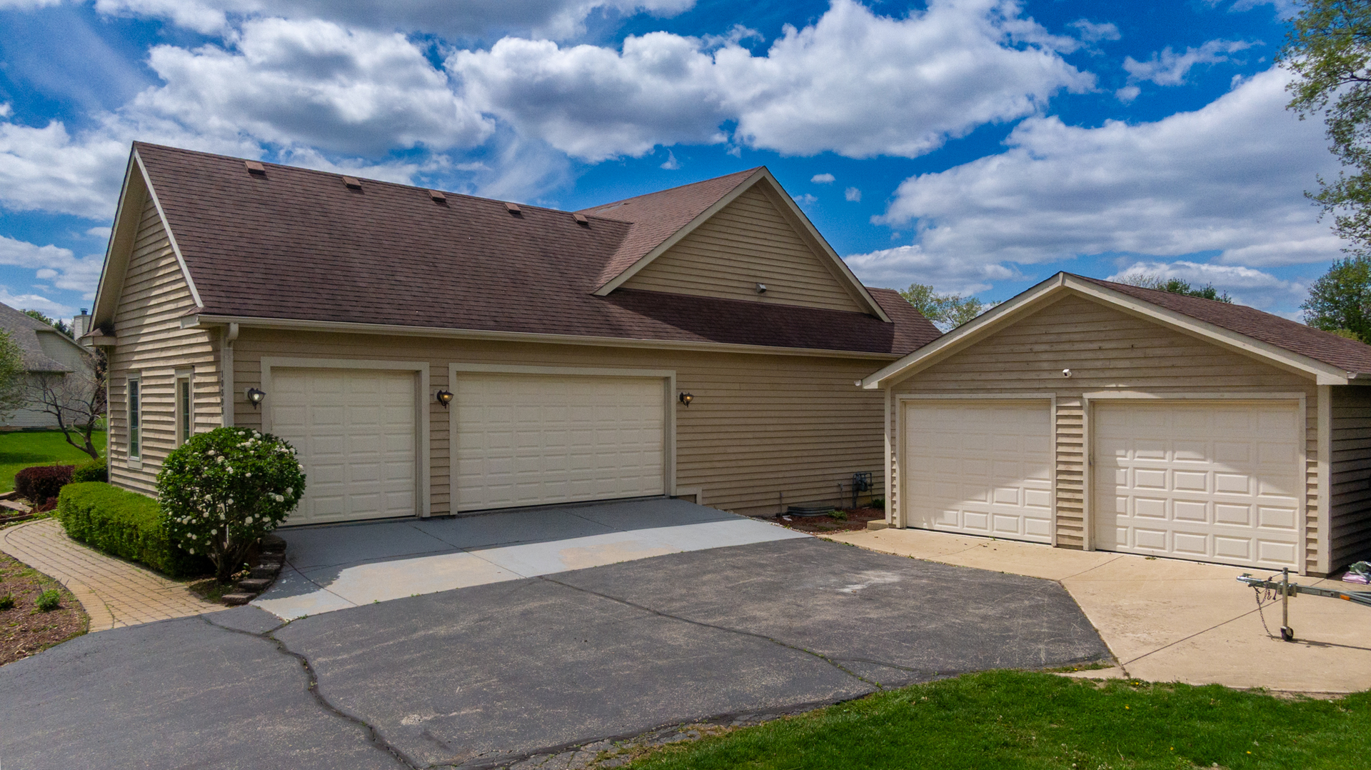 10303 Fox Bluff Lane, Spring Grove, IL 60081