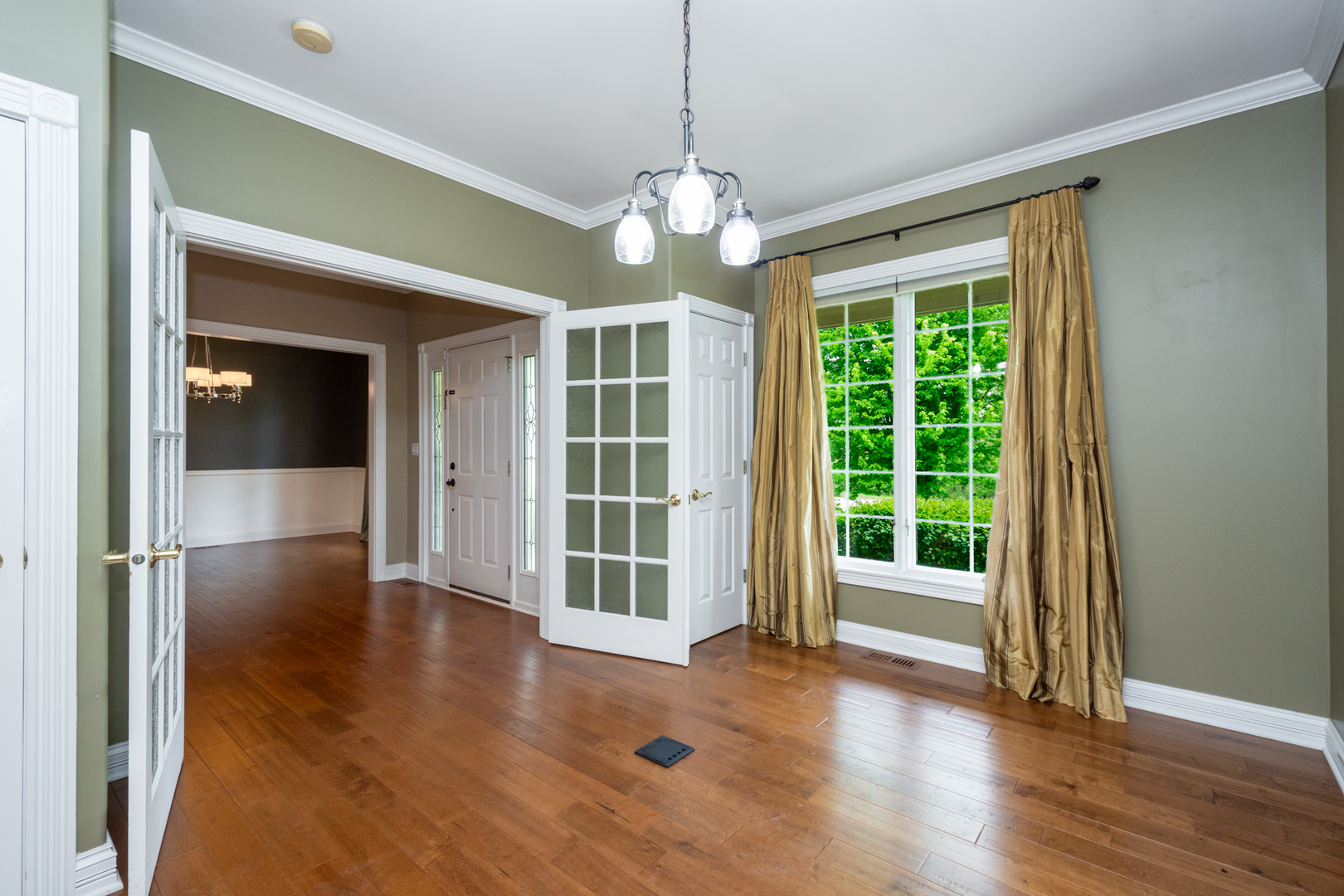 10303 Fox Bluff Lane, Spring Grove, IL 60081