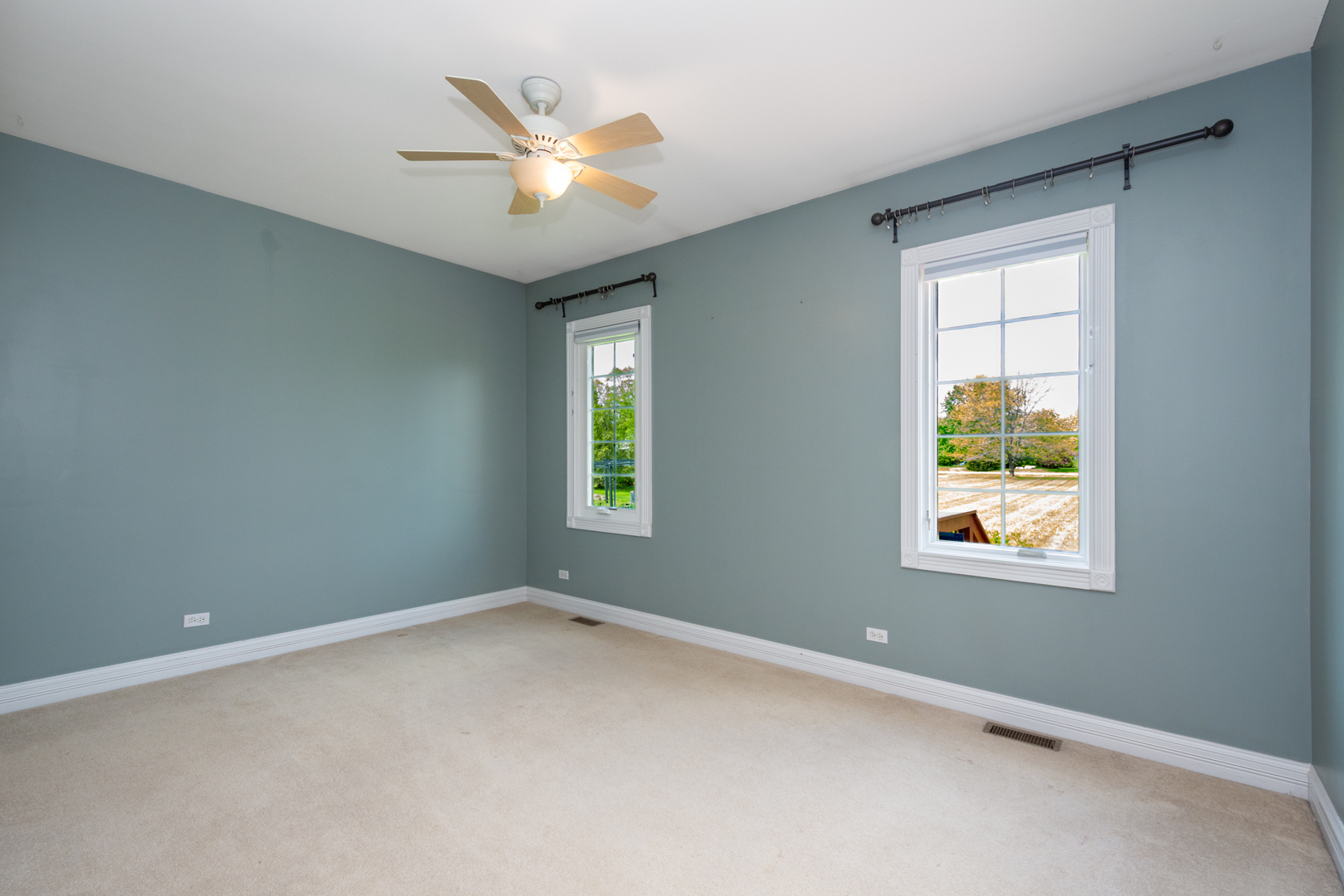 10303 Fox Bluff Lane, Spring Grove, IL 60081