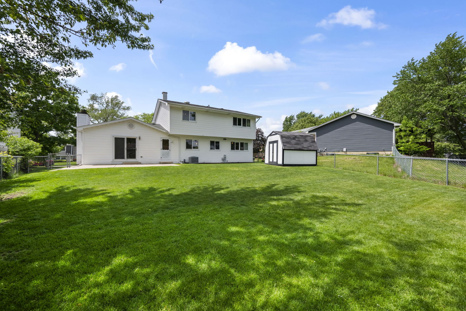 4095 Victoria Drive, Hoffman Estates, IL 60192