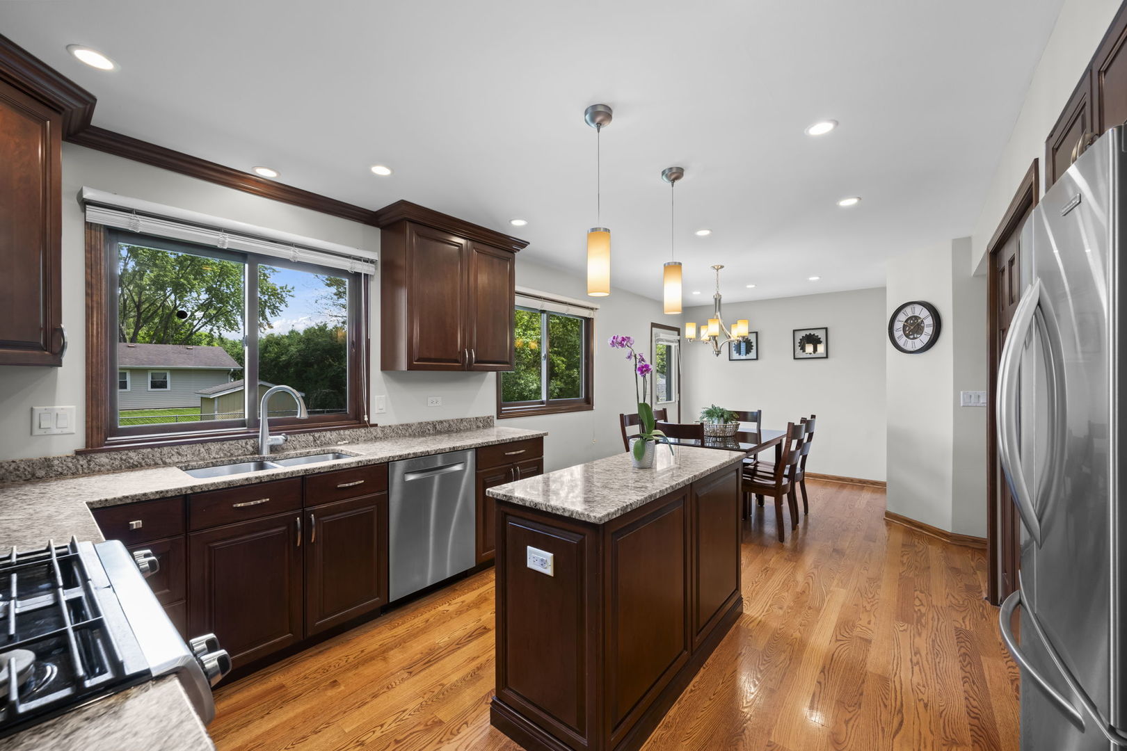 4095 Victoria Drive, Hoffman Estates, IL 60192