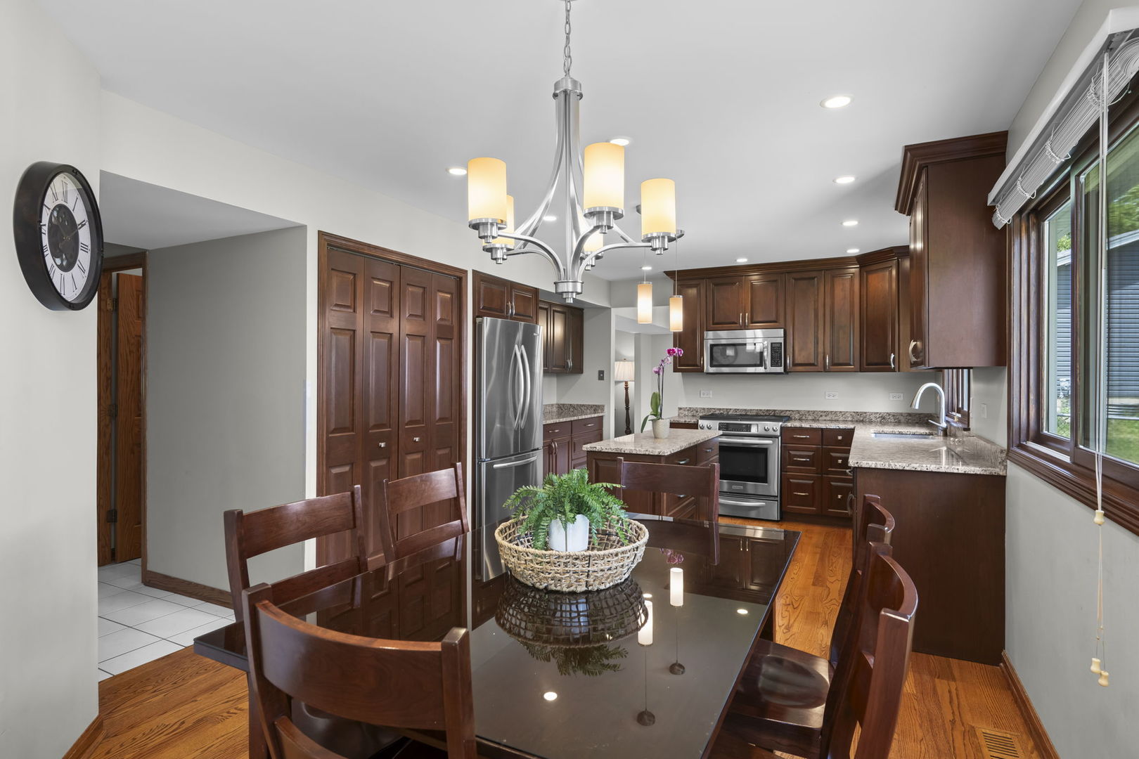 4095 Victoria Drive, Hoffman Estates, IL 60192