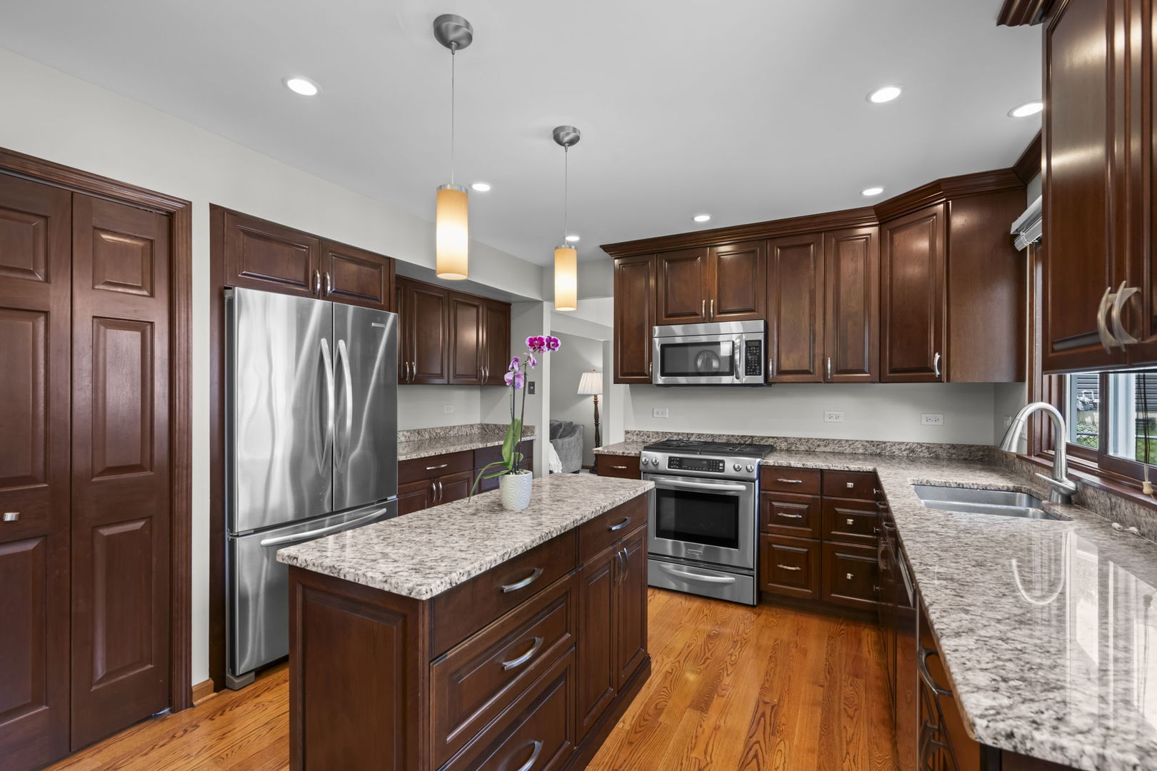 4095 Victoria Drive, Hoffman Estates, IL 60192