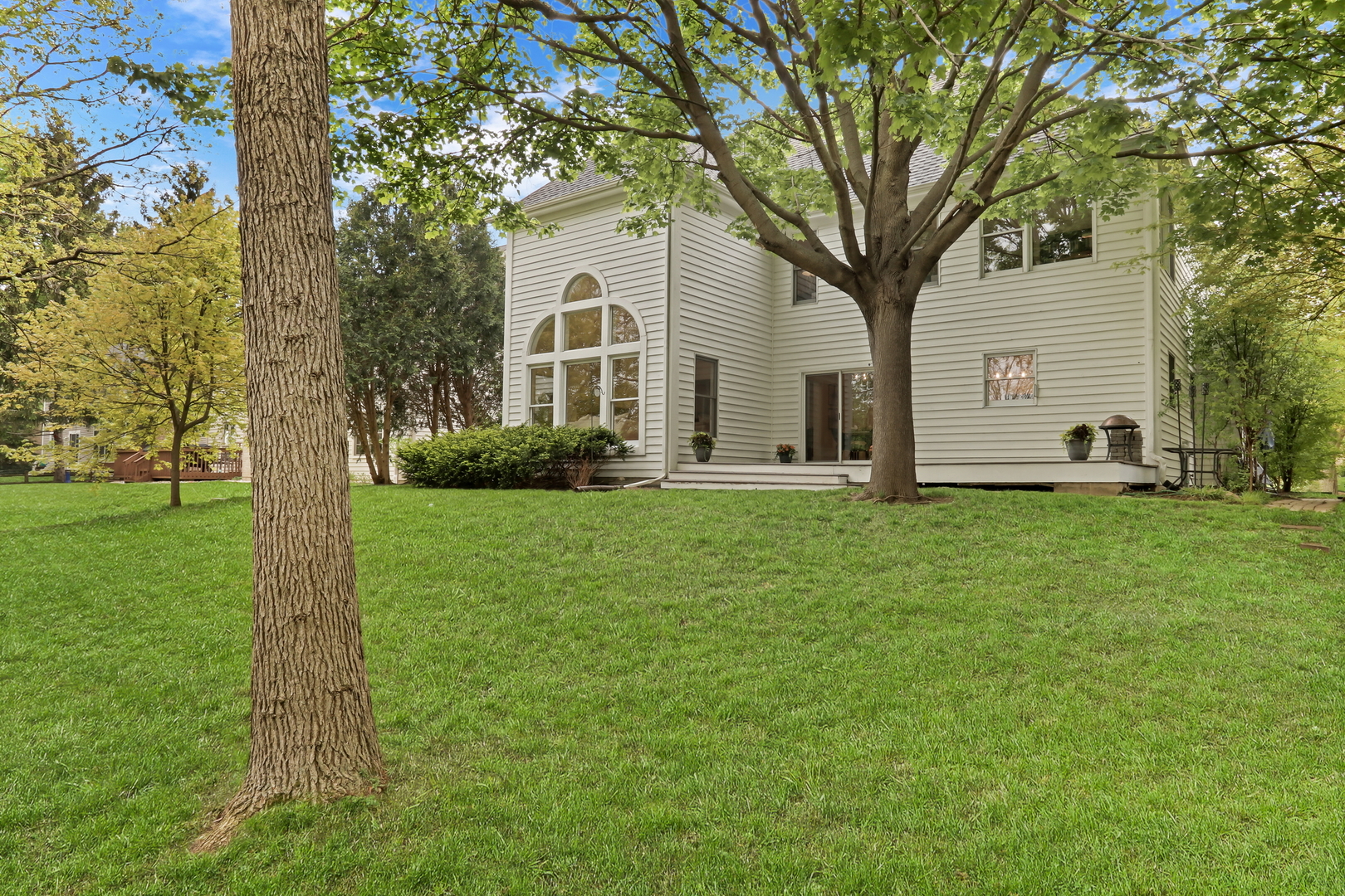 7452 Bittersweet Drive, Gurnee, IL 60031