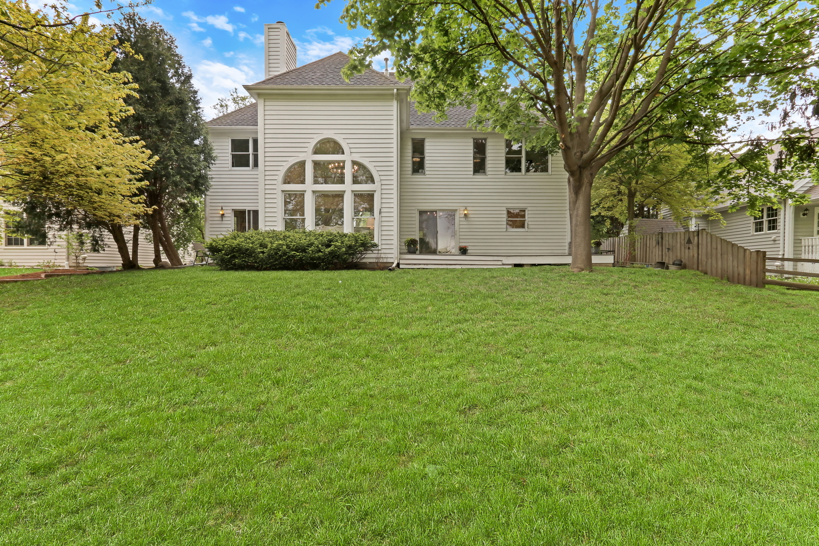 7452 Bittersweet Drive, Gurnee, IL 60031