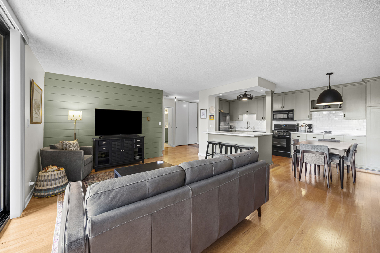 1110 Grove Street #4j, Downers Grove, IL 60515