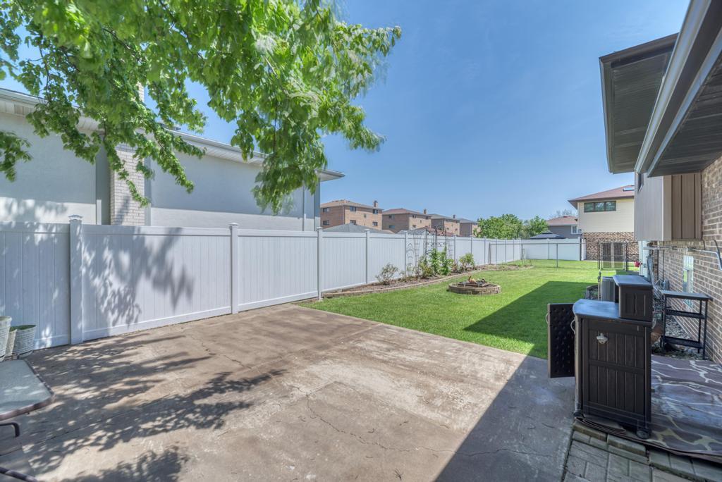 8207 S 82nd Avenue, Justice, IL 60458