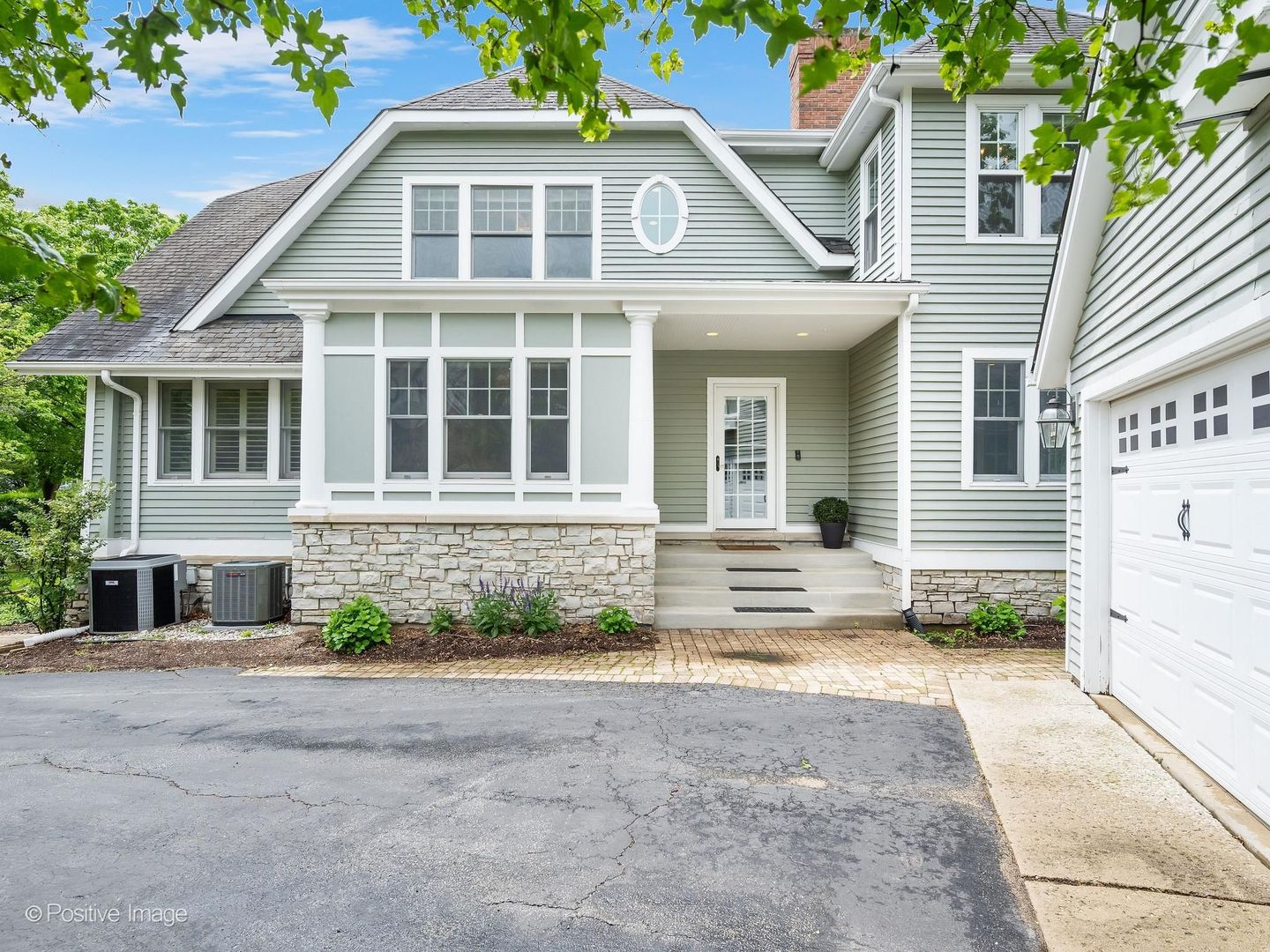 30 Waverly Avenue, Clarendon Hills, IL 60514