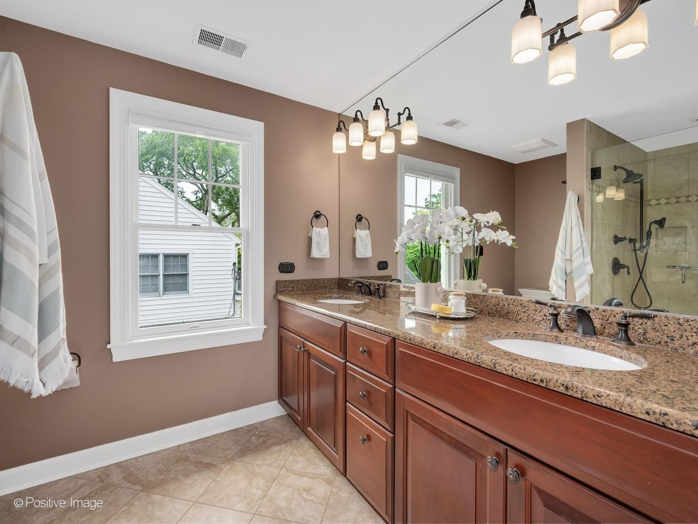 30 Waverly Avenue, Clarendon Hills, IL 60514