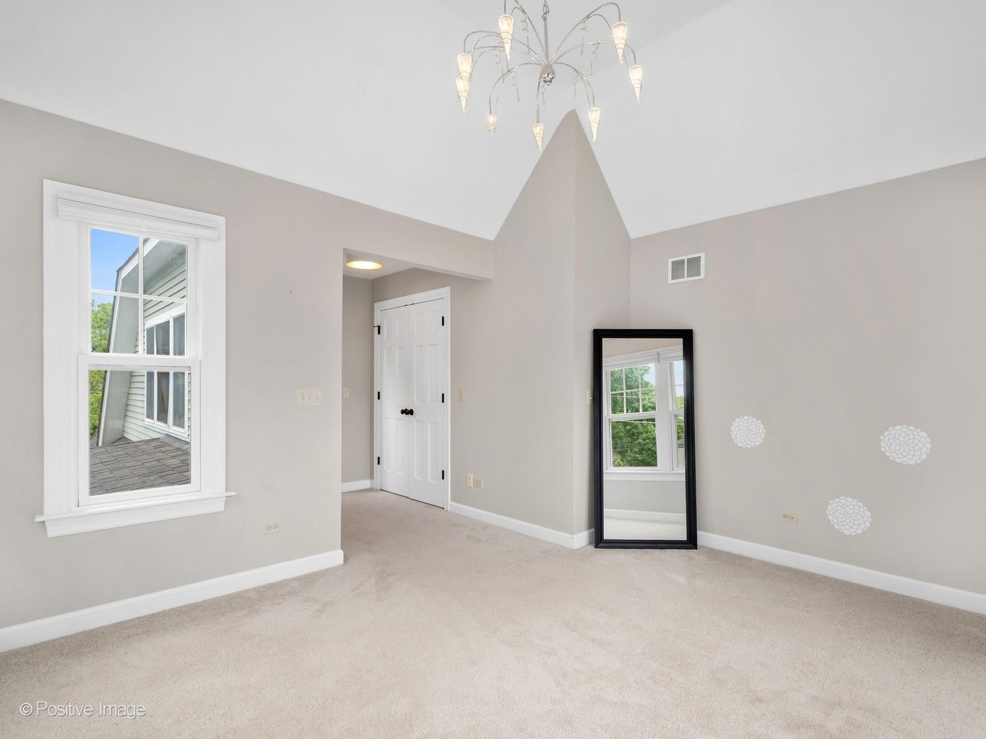 30 Waverly Avenue, Clarendon Hills, IL 60514