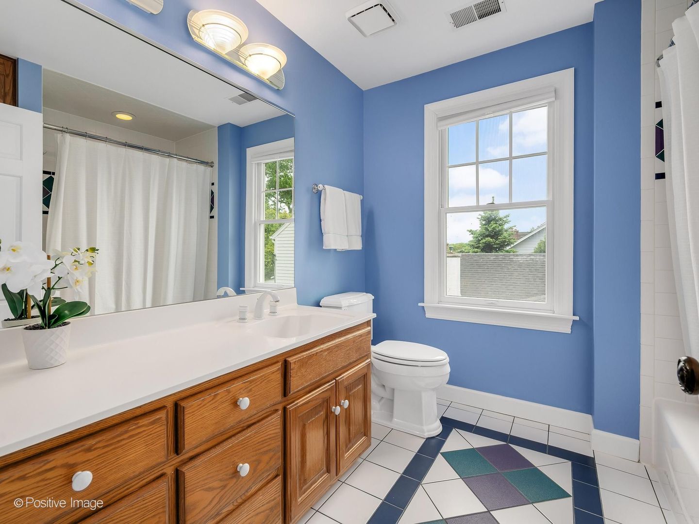 30 Waverly Avenue, Clarendon Hills, IL 60514