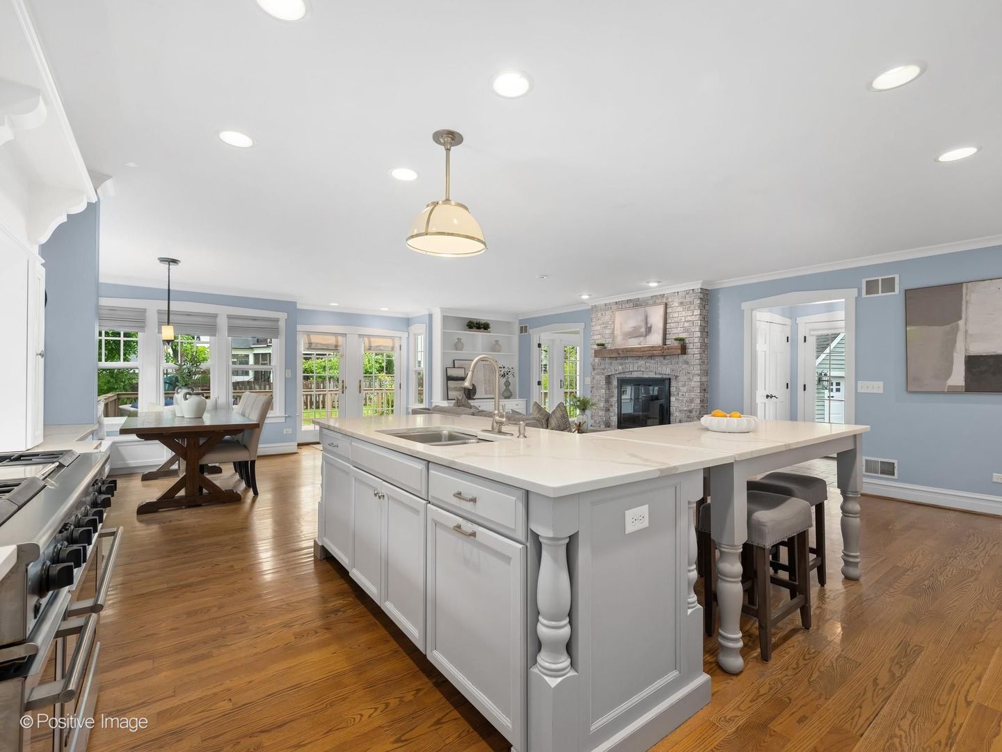 30 Waverly Avenue, Clarendon Hills, IL 60514