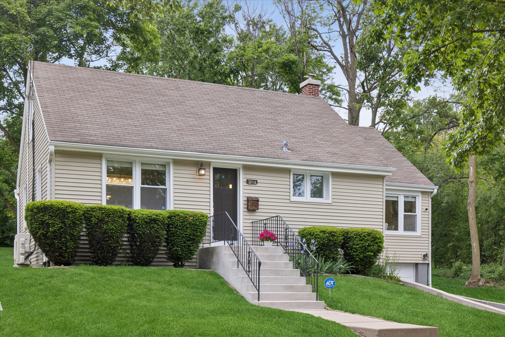 304 Bryant Avenue, Glen Ellyn, IL 60137