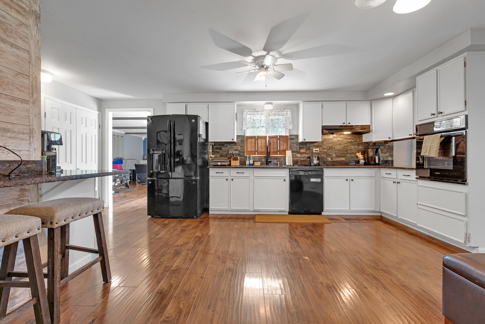 635 S SPRINGINSGUTH Road, Schaumburg, IL 60193