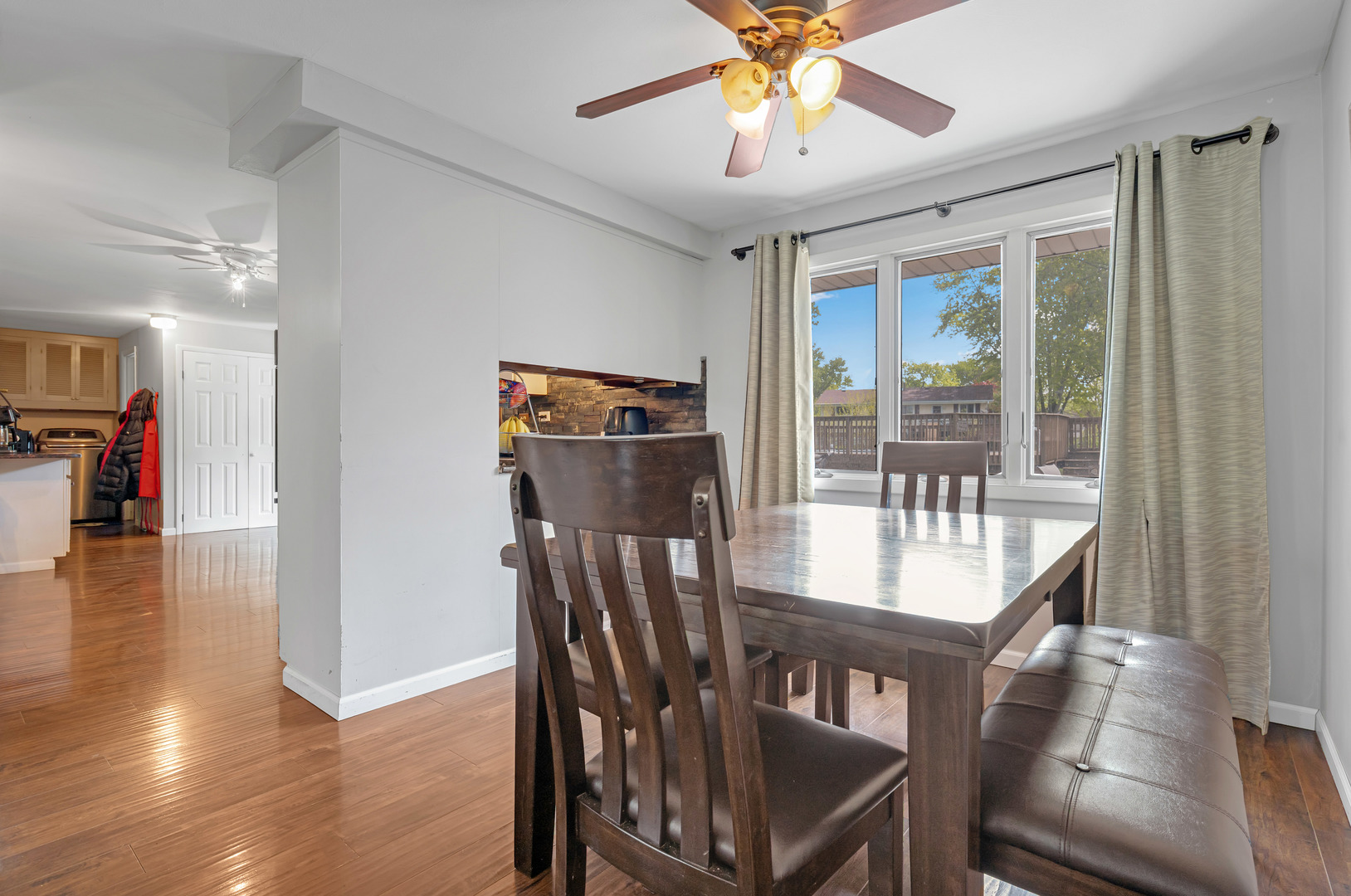 635 S SPRINGINSGUTH Road, Schaumburg, IL 60193