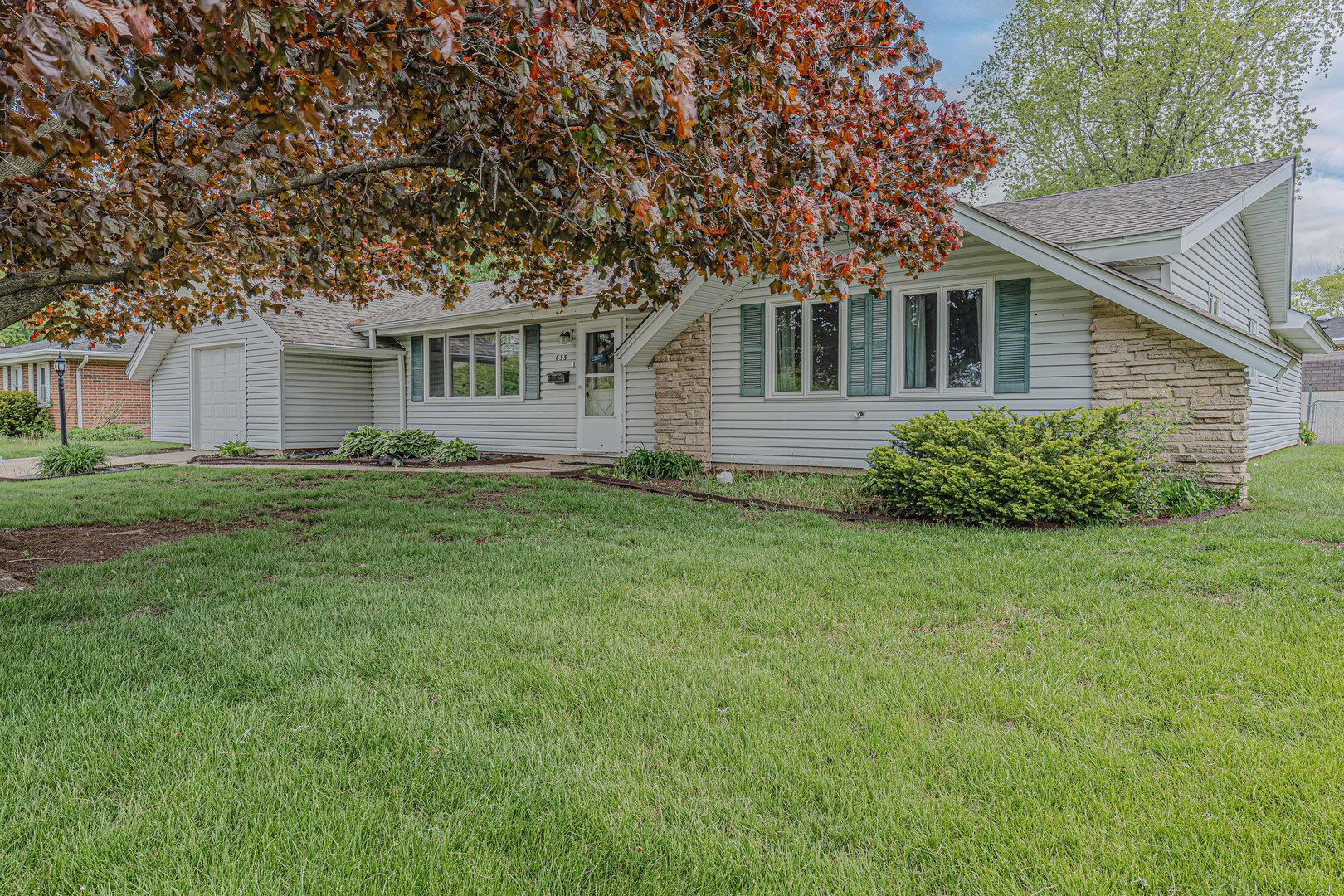 635 S SPRINGINSGUTH Road, Schaumburg, IL 60193