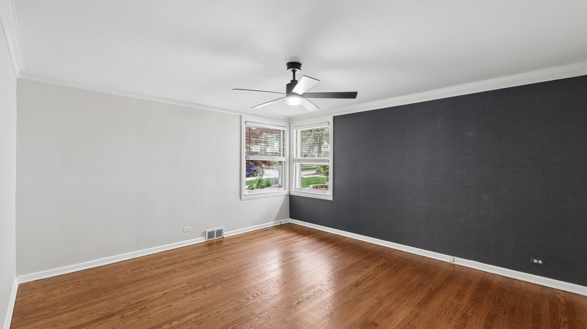 893 S Poplar Avenue, Elmhurst, IL 60126