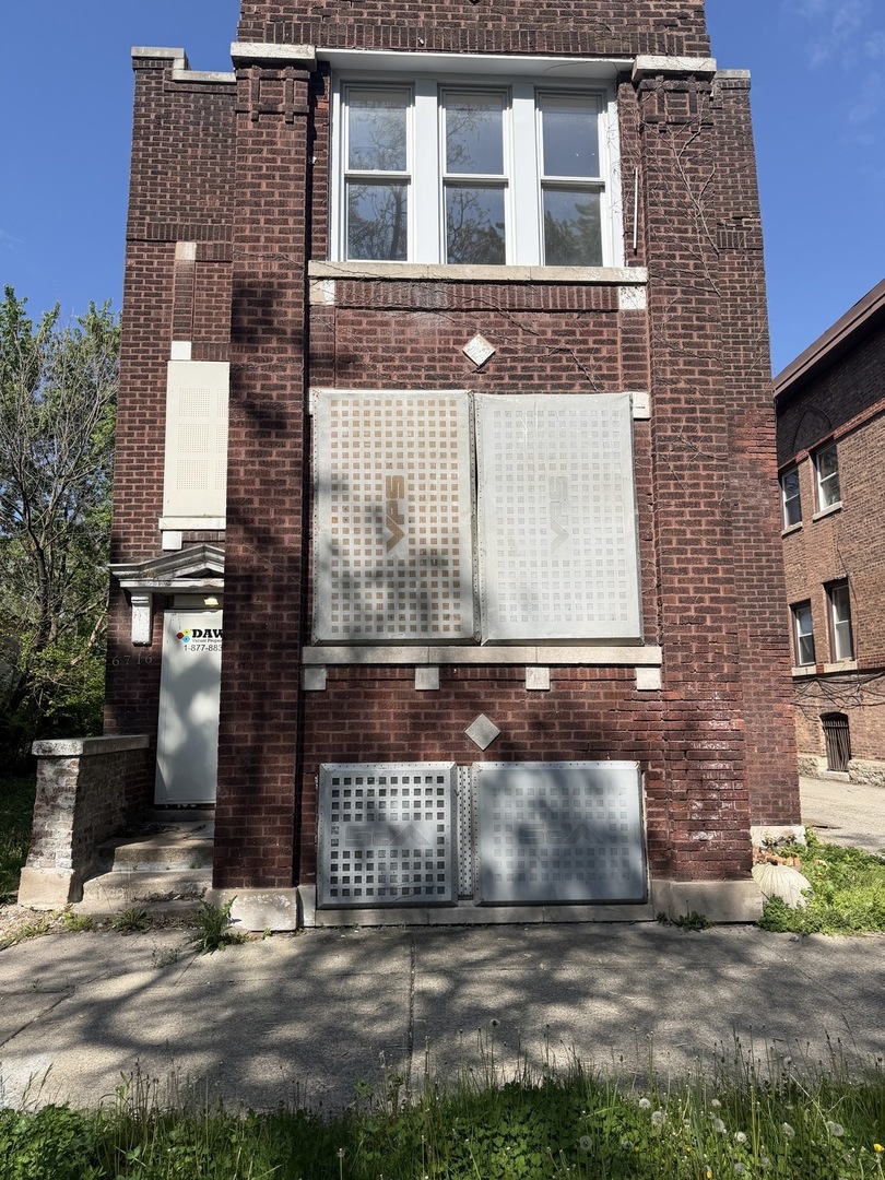 6716 S May Street, Chicago, IL 60621