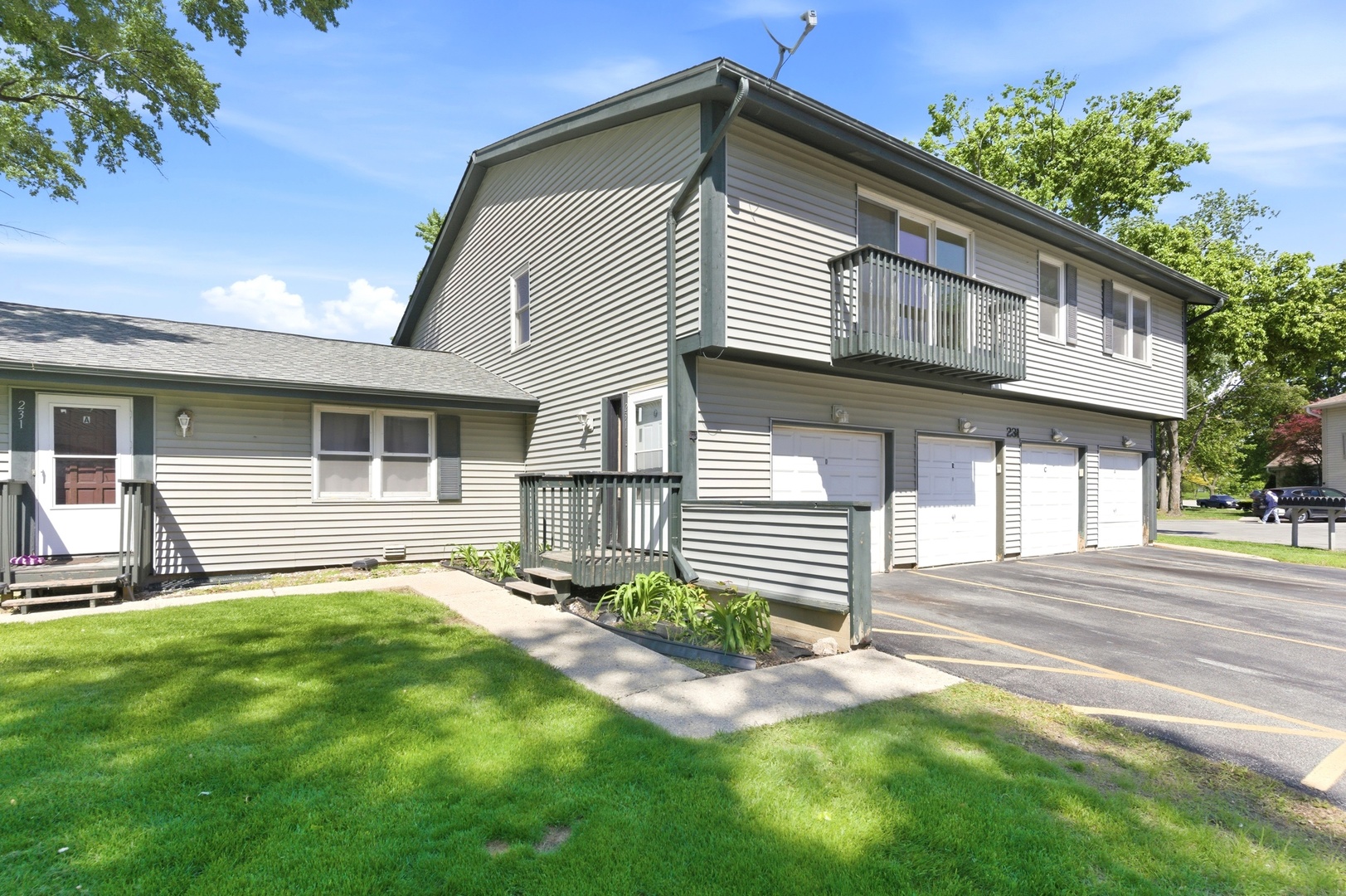 231 Dakota Court #D, Bolingbrook, IL 60440