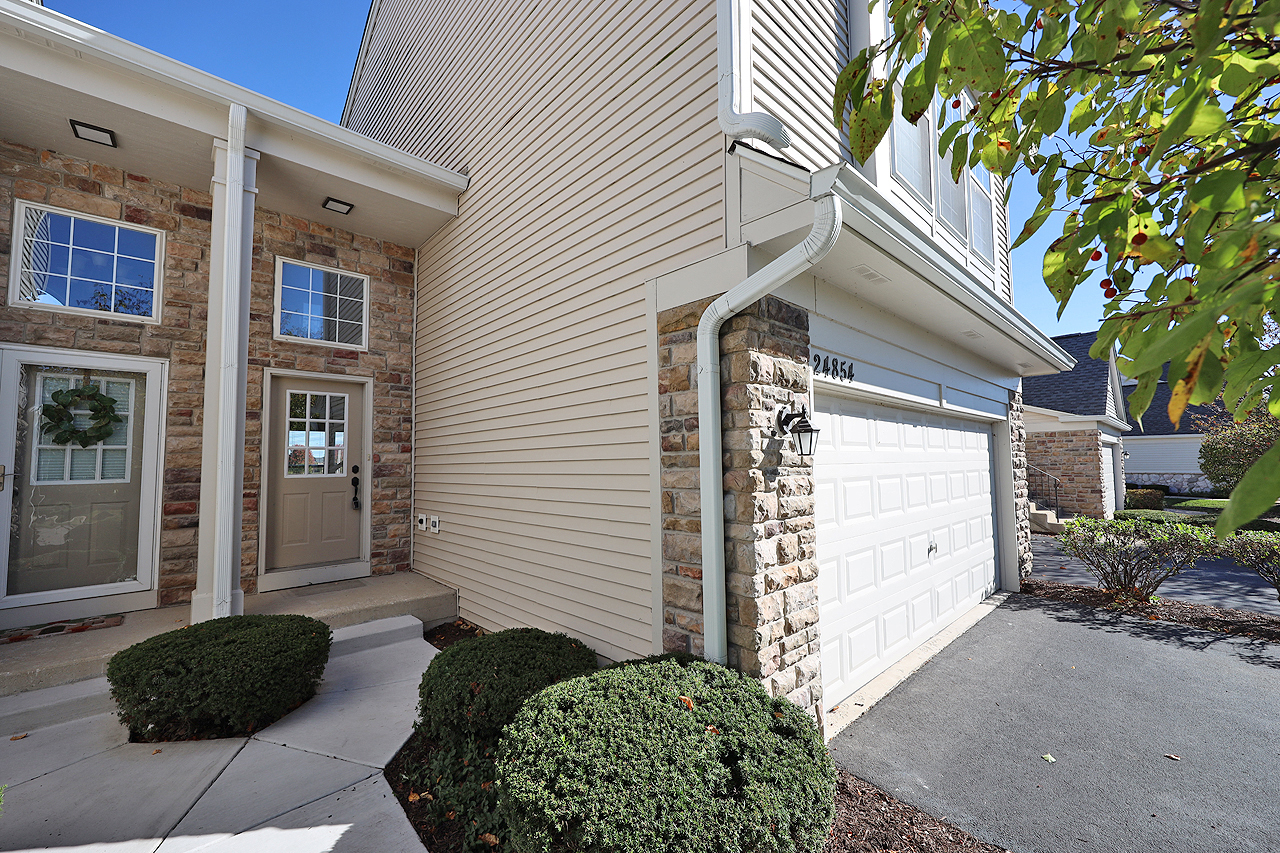 24854 W Gates Lane, Plainfield, IL 60585