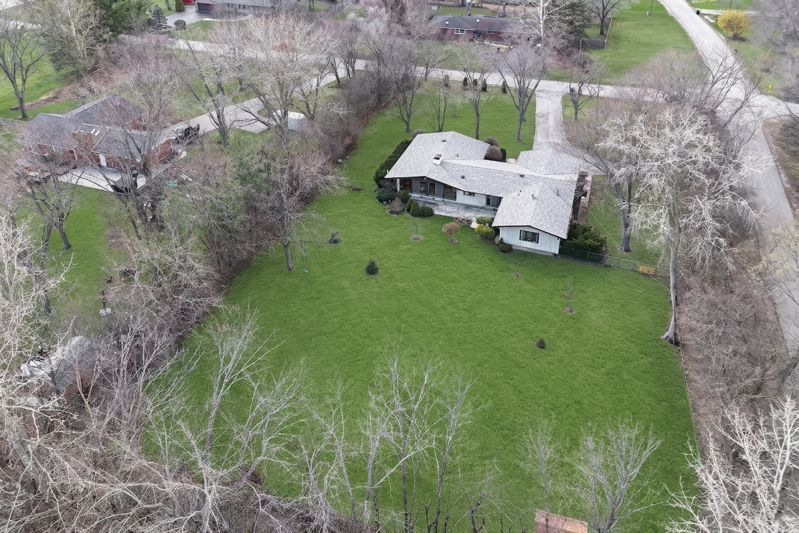 180 Crescent Knoll Drive, Green Oaks, IL 60048