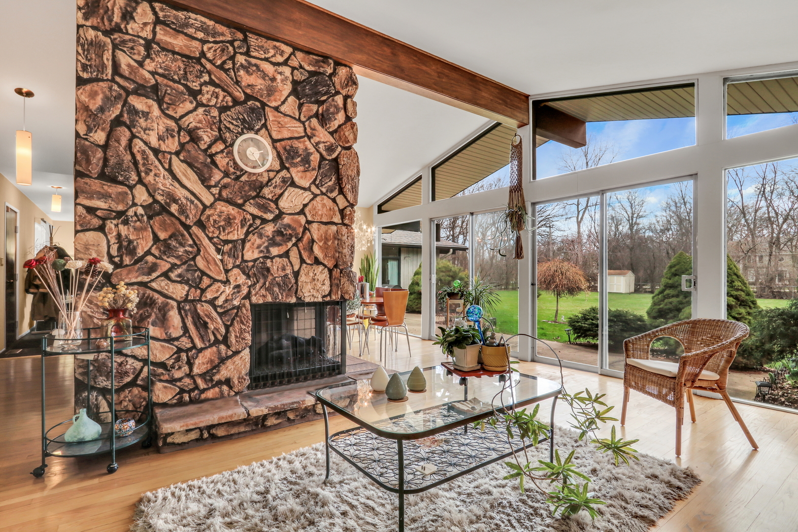 180 Crescent Knoll Drive, Green Oaks, IL 60048