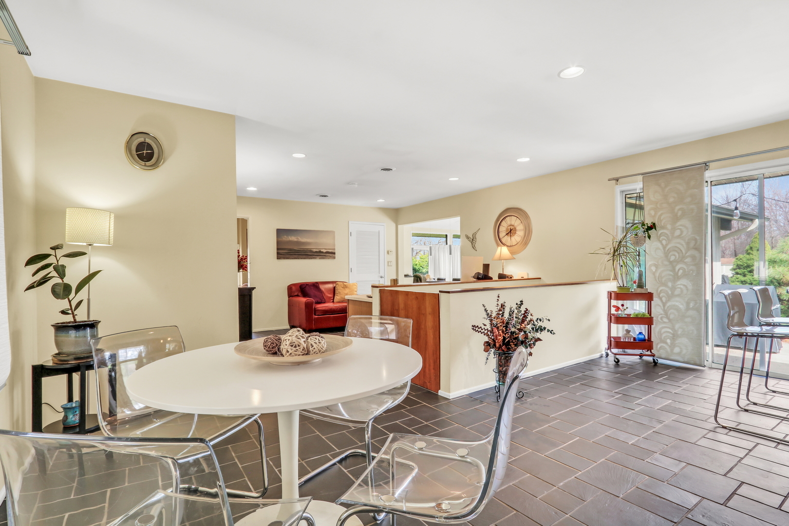 180 Crescent Knoll Drive, Green Oaks, IL 60048