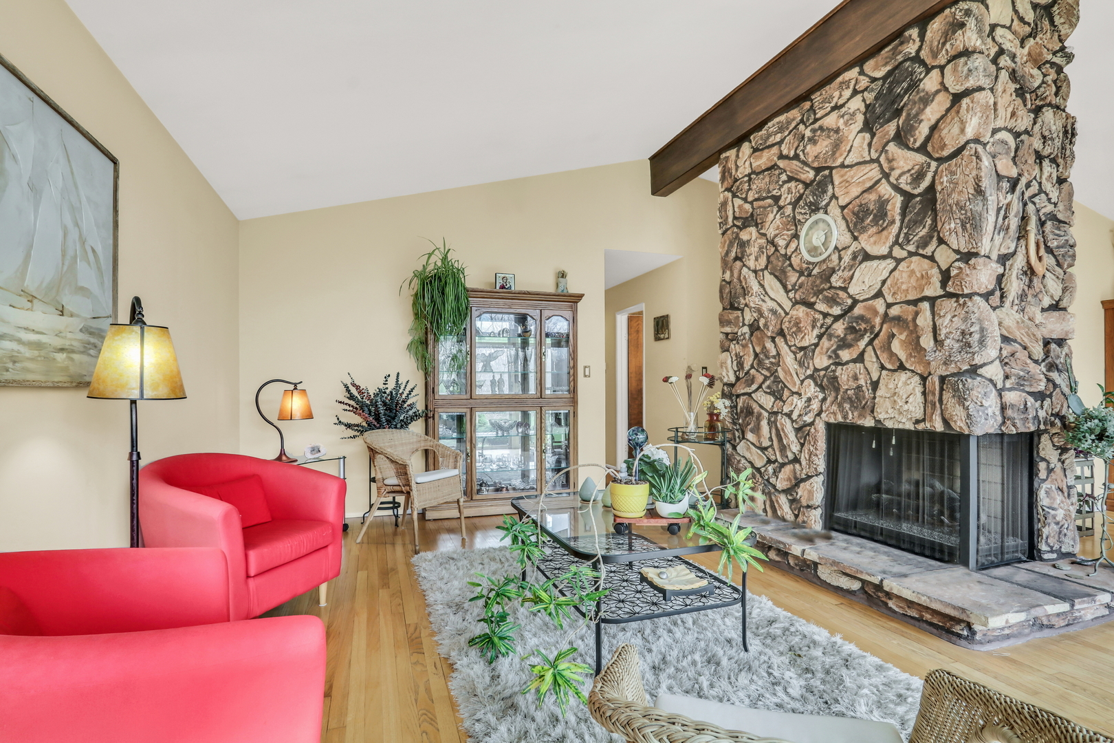 180 Crescent Knoll Drive, Green Oaks, IL 60048