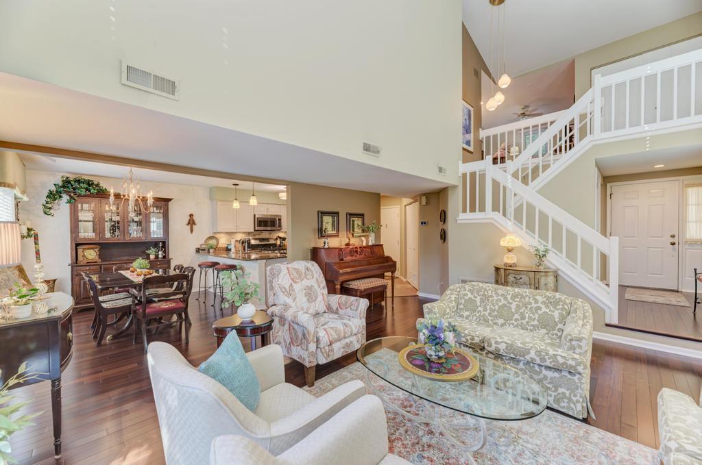 312 Cromwell Court, Westmont, IL 60559